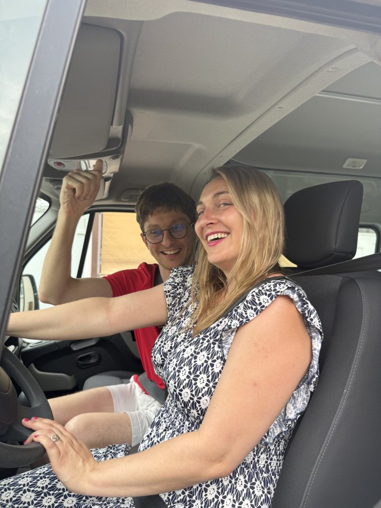 Portrait de Rebecca Bertoli, coordinatrice — sourire chaleureux